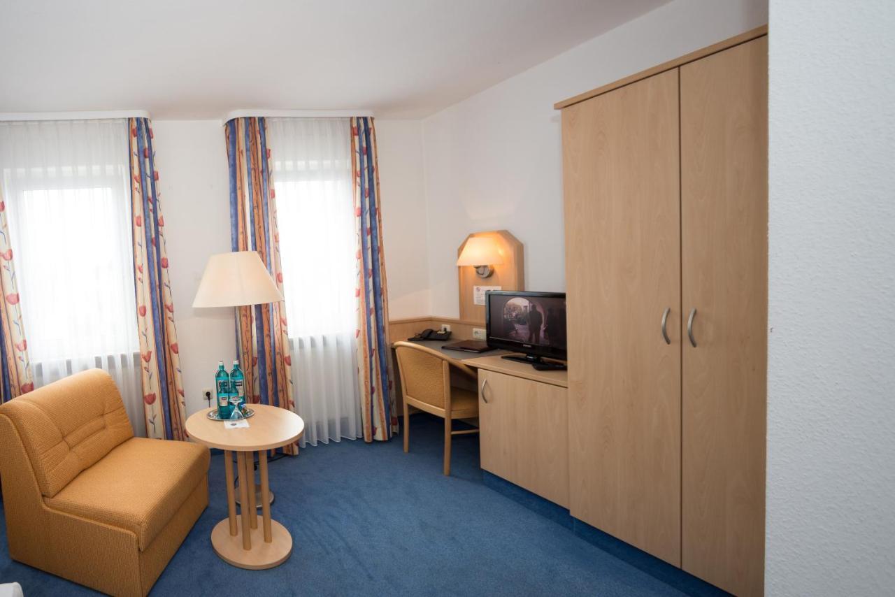 Hotel-Gasthof Weisses Ross Schwaig bei Nurnberg Room photo